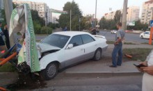 В Барнауле пьяный водитель снес светофор