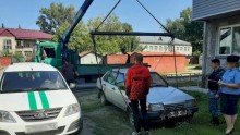 В Бийске судебные приставы арестовали автомобиль у алиментщика