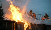 10 человек могли пострадать в серьёзном пожаре в Бийске