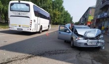 В Бийске серьезно пострадала женщина из-за отказа тормозов у автобуса